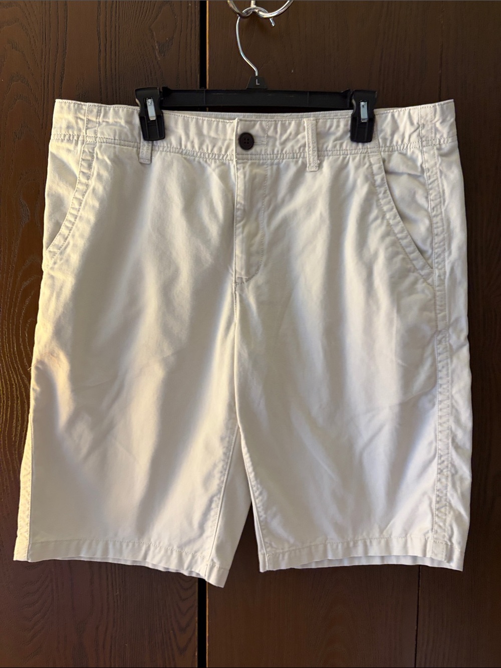 Urban Pipeline Men's Light Cream Flat Front Shorts. Size 36